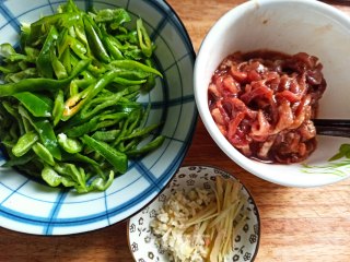 尖椒肉丝的做法步骤：3