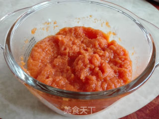 胡萝卜花生芝麻包的做法步骤：1