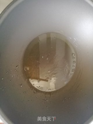 青椒炒虾仁的做法步骤：2