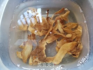 白果竹笙鸡汤的做法步骤：3