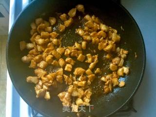 可乐鸡丁炒饭的做法步骤：4
