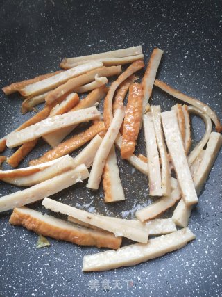 番茄炒肉卷的做法步骤：1