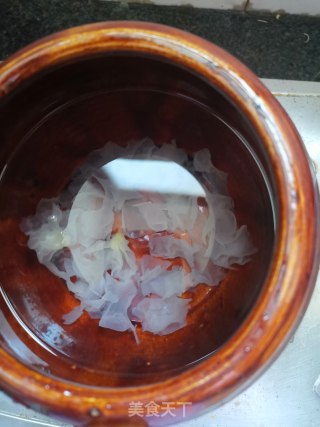 银耳莲子羹的做法步骤：4