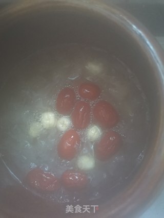 银耳莲子羹的做法步骤：7