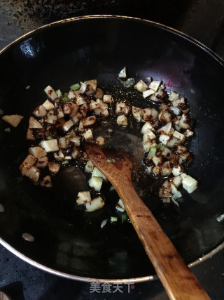 原创【????仙草味道????私房菜????】????仙草自己的味道????甜腻腻的酱爆????肉丁????的做法步骤：5