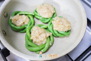 10个月以上辅食豆角酿鸡肉饼的做法步骤：6