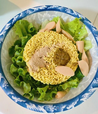 微波炉方便面的做法步骤：1