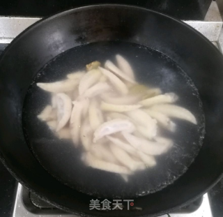 焖鸡翼尖的做法步骤：1