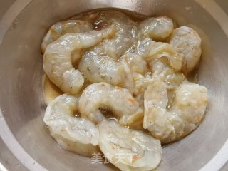 蒜苔烧虾仁的做法步骤：1