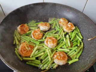 蒜苔烧虾仁的做法步骤：7