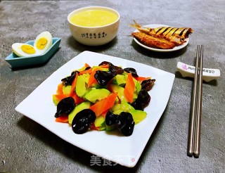 木耳炒西葫芦胡萝卜的做法步骤：12