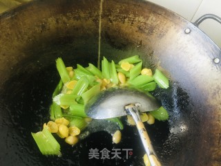西芹炒银杏果的做法步骤：10