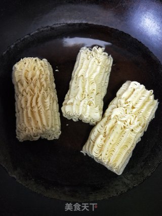 玉米肉末炒面的做法步骤：1