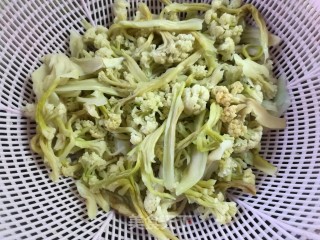 干锅有机花菜干的做法步骤：2