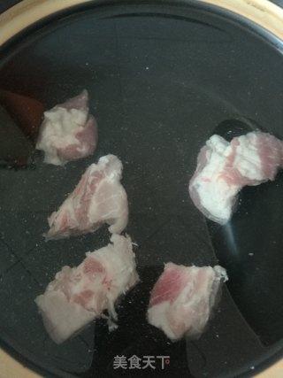 海虹裙带菜排骨汤的做法步骤：3