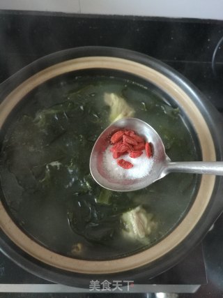 海虹裙带菜排骨汤的做法步骤：6