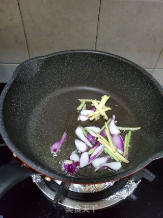 葱姜炒脆肉皖的做法步骤：4