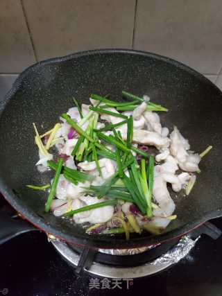 葱姜炒脆肉皖的做法步骤：7