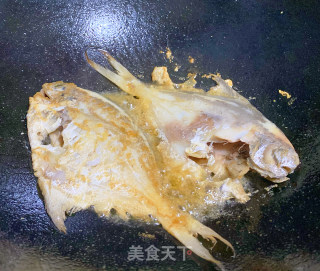 红烧白鲳鱼《海鲜系列第002道》的做法步骤：2
