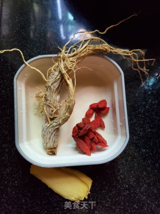 人参炖乌鸡汤的做法步骤：2