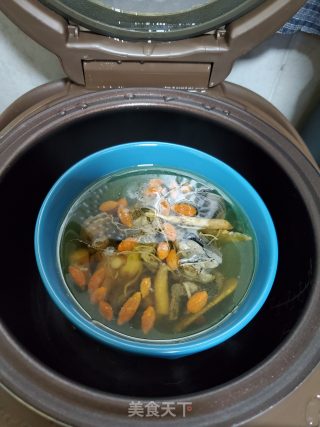 人参炖乌鸡汤的做法步骤：8
