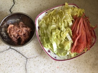 肉丝炒白菜的做法步骤：1