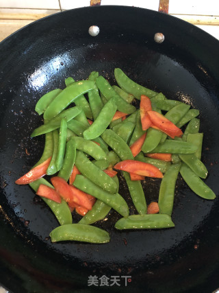 胡萝卜炒荷兰豆的做法步骤：4