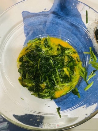 菠菜煎鸡蛋的做法步骤：2