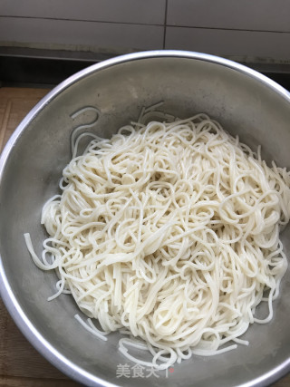 热干面的做法步骤：7