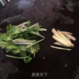 黄豆酱焖太阳鱼的做法步骤：1