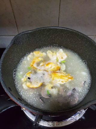 番薯叶鸡蛋汤的做法步骤：7