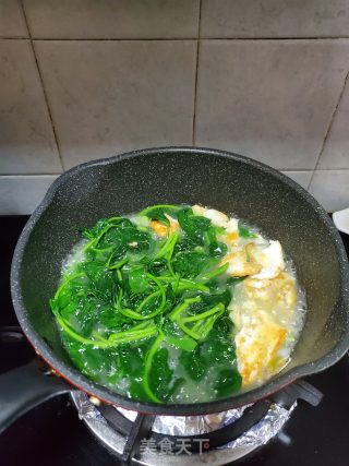 番薯叶鸡蛋汤的做法步骤：9