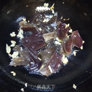 木耳甜豆小炒的做法步骤：3
