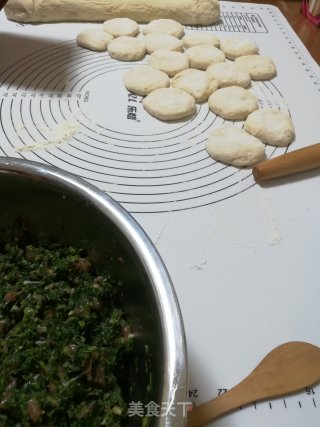 荠菜鲜肉大包的做法步骤：9