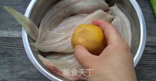 宝宝鱼肉松的做法步骤：2