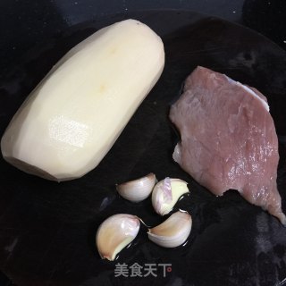 藕片炒肉丝的做法步骤：1