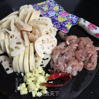 藕片炒肉丝的做法步骤：2