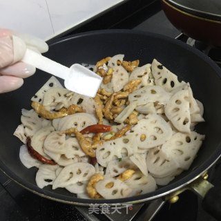 藕片炒肉丝的做法步骤：10