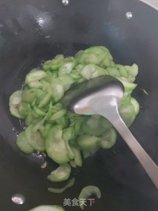 丝瓜鸡蛋疙瘩面的做法步骤：4