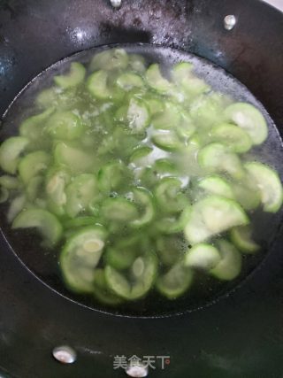 丝瓜鸡蛋疙瘩面的做法步骤：5