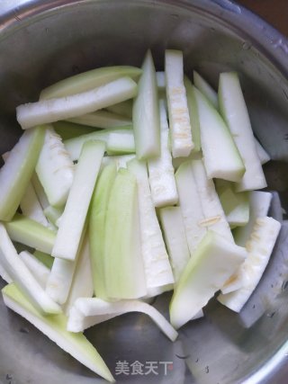 豆酱炒蒲瓜的做法步骤：1