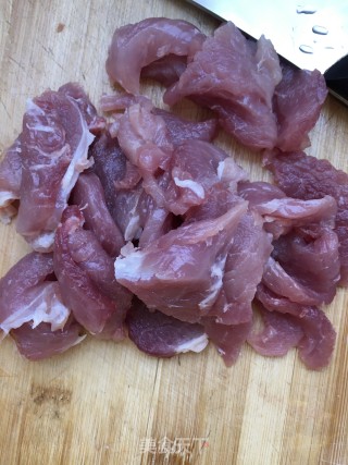 “肉菜”干炸里脊的做法步骤：2