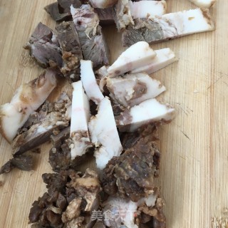 “肉菜”杭椒猪头肉的做法步骤：1