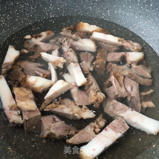 “肉菜”杭椒猪头肉的做法步骤：2