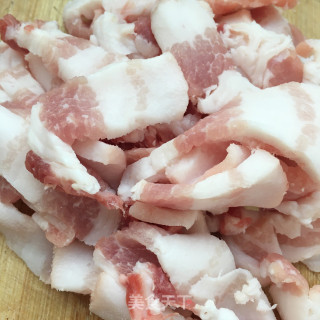 “肉菜”孜然五花肉的做法步骤：2