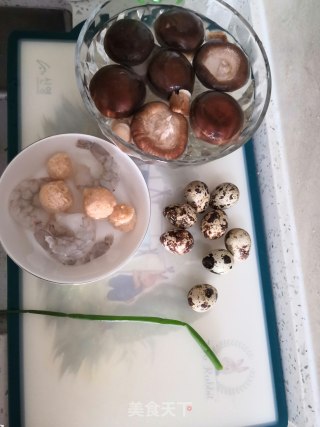 香菇虾仁酿鹌鹑蛋的做法步骤：3