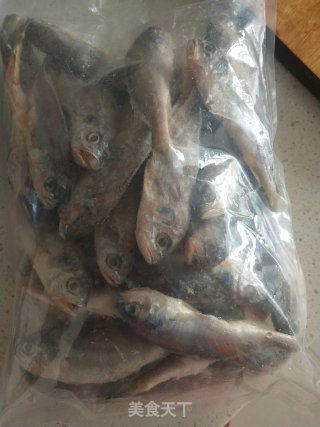干炸小黄花鱼的做法步骤：1