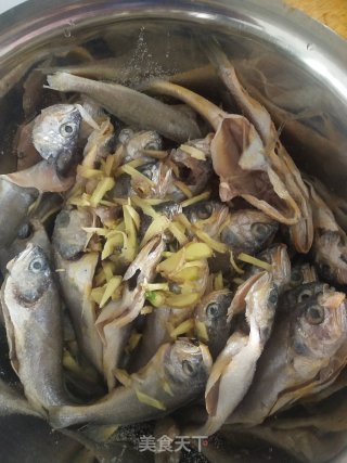 干炸小黄花鱼的做法步骤：3