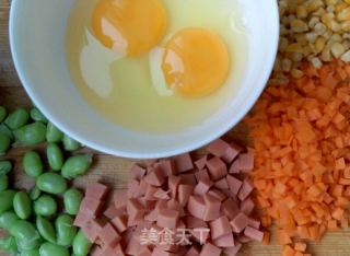 蛋包饭的做法步骤：1