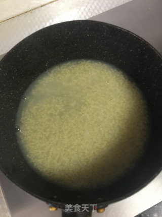 小米银耳红糖粥的做法步骤：2